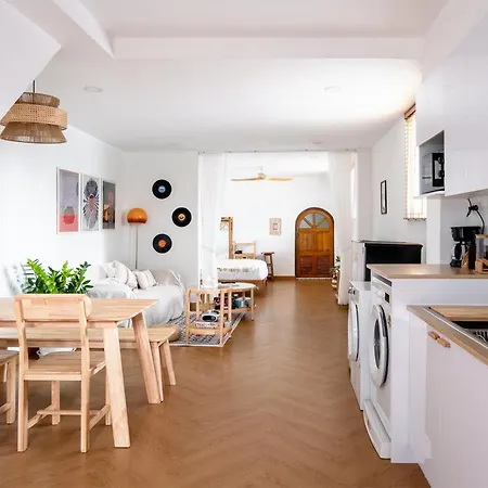 Private Studio With Full Kitchen